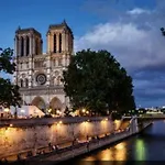 Private Guest Room And Bath Steps From Notre Dame