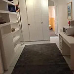 Private Guest Room And Bath Steps From Notre Dame