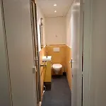 Private Guest Room And Bath Steps From Notre Dame