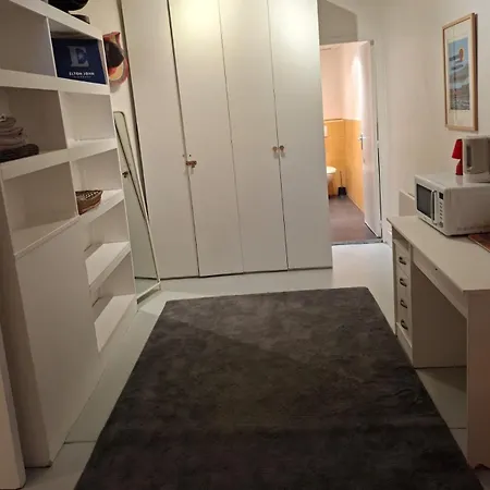 Private Guest And Bath Steps From Notre Dame Guest house Paris