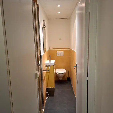 Private Guest And Bath Steps From Notre Dame Guest house Paris